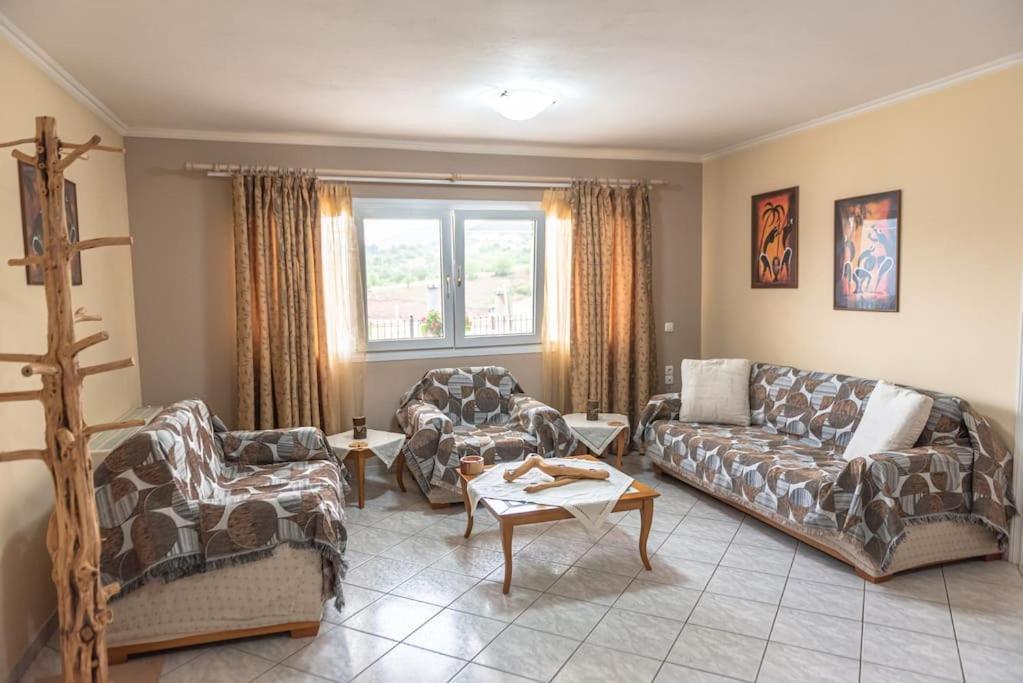 Apartamento Dimitri'S Mountain House Karpenísion Exterior foto
