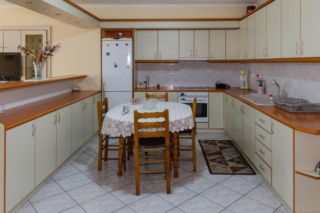 Apartamento Dimitri'S Mountain House Karpenísion Exterior foto
