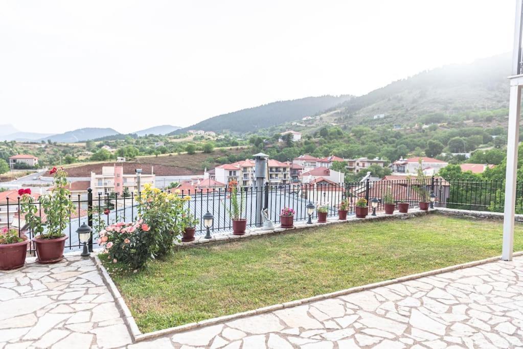 Apartamento Dimitri'S Mountain House Karpenísion Exterior foto