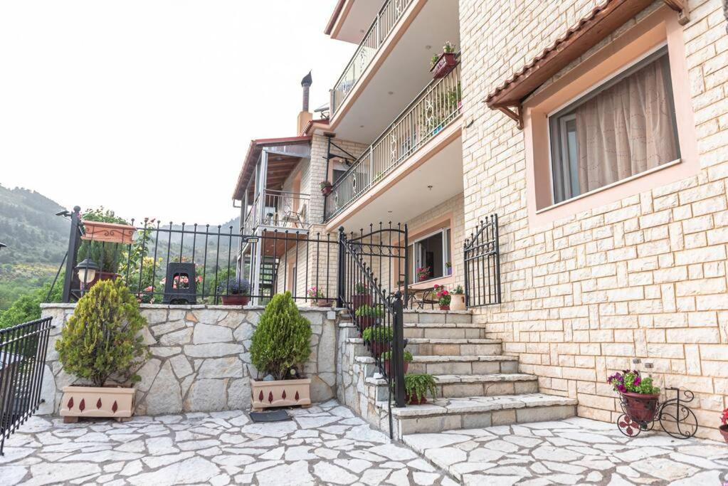 Apartamento Dimitri'S Mountain House Karpenísion Exterior foto